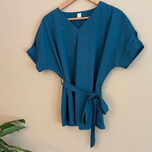 Milumia Women's Size small V Neckline Short Sleeve Tie Tunic Blouse